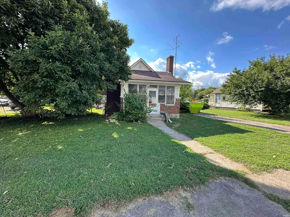 8 S Jefferson St, Worthington, IN 47471