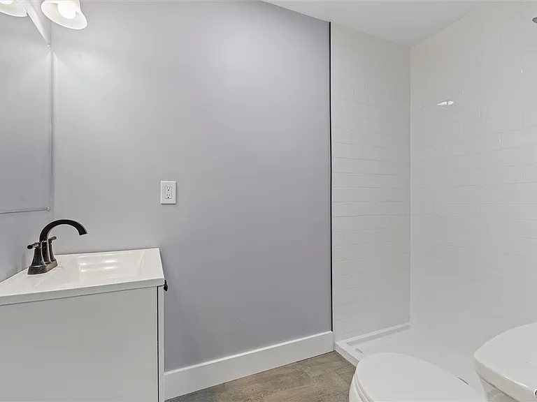 106 Wellington Rd — Photo 16