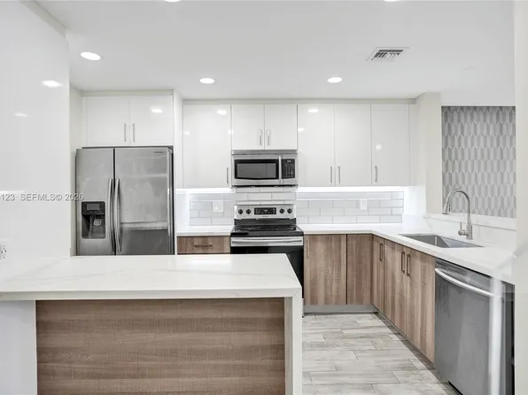2062 Discovery Cir E, Deerfield Beach, FL 33442
