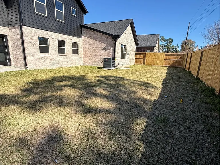 2523 Liguria — Photo 24