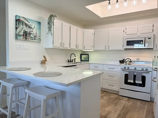 921 Marine Dr #332 — Photo 3