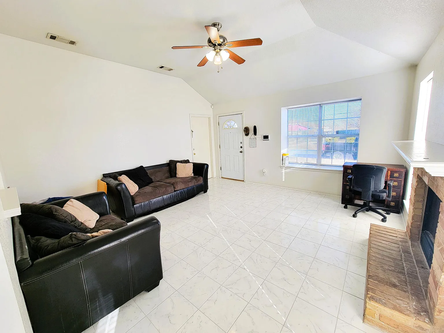 3 bed, 1200 sqft, $1,450 — Photo 4