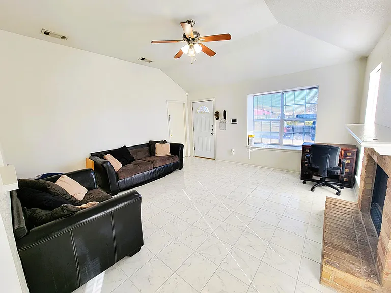 2303 Rainforest Ln — Photo 4