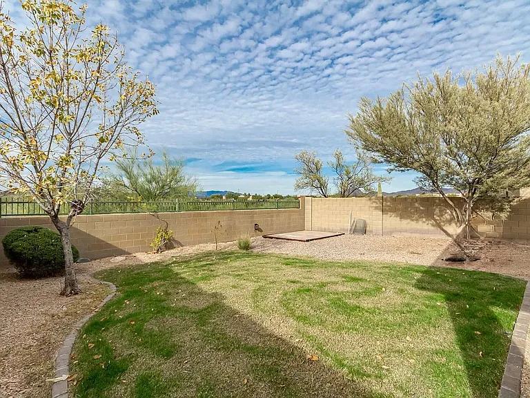 39208 N Parker Ln — Photo 25