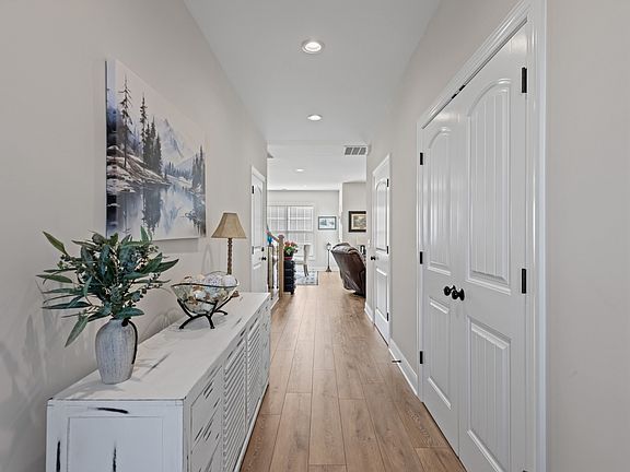 4th image of 1147 Malinda Ln