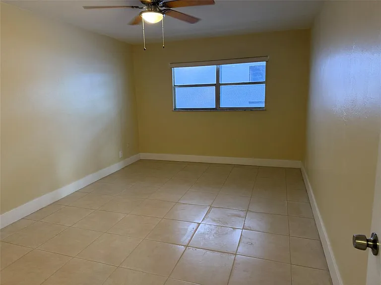 1450 N Riverside Dr #204 — Photo 5