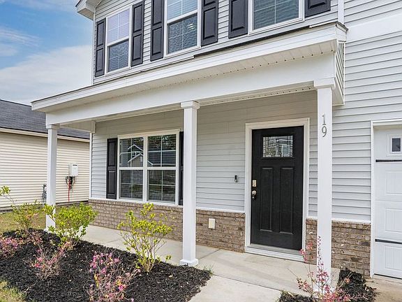 3rd image of 19 Great Bend Dr