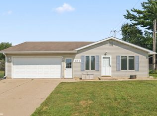 101 Pleasantview Dr, Marshalltown, IA 50158