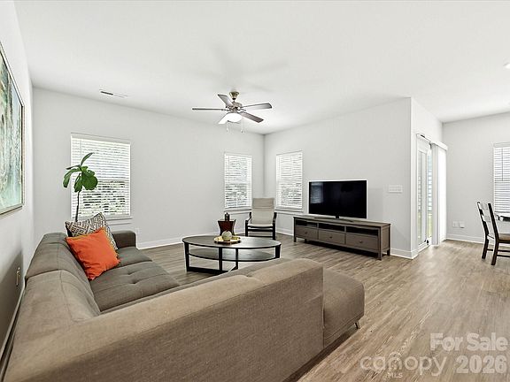 4th image of 10038 Lilac Ct