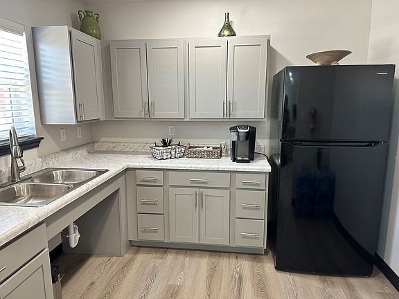 2nd image of 1415 N Knoxville Ave #4B-2Ba-1365Sqft