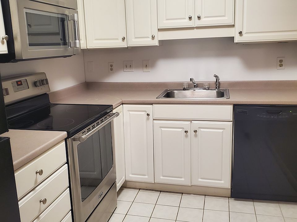 1st image of 500 Willard St #4
