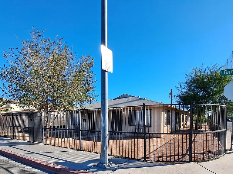 1719 Fairfield Ave — Photo 1