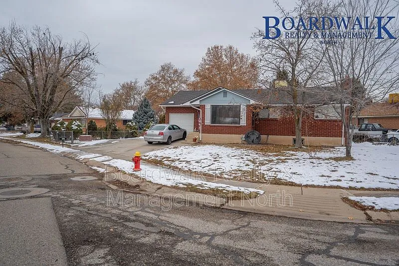 2 bed, 1.0 bath, 1200 sqft, $1,200 — Photo 2