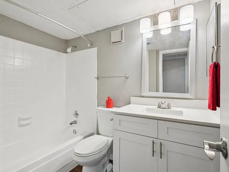 5644 Riverwalk Dr — Photo 68