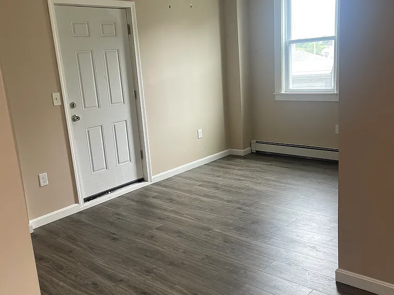 8 Village St #B — Photo 3