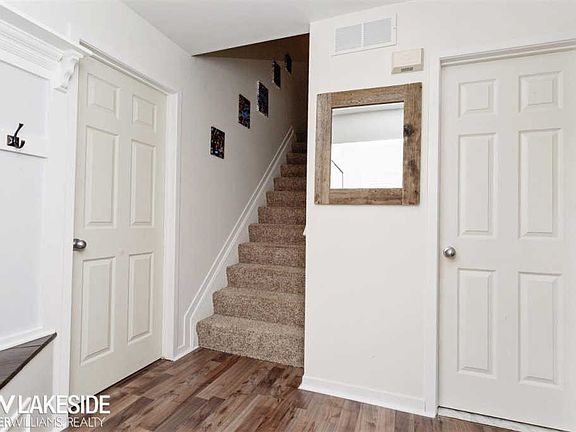 5th image of 254 Barrington Cir #1
