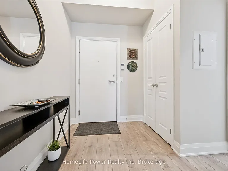 1 Hurontario St #1201 — Photo 12