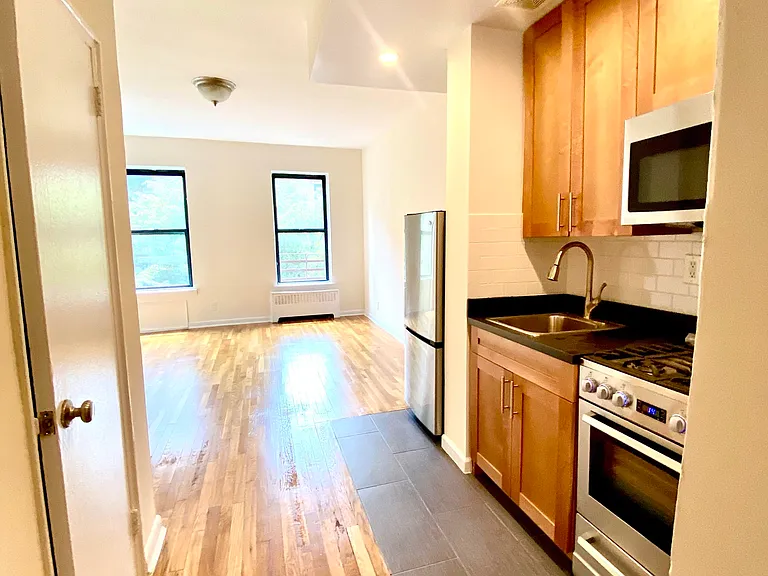 521 E 82nd St #2D — Photo 1