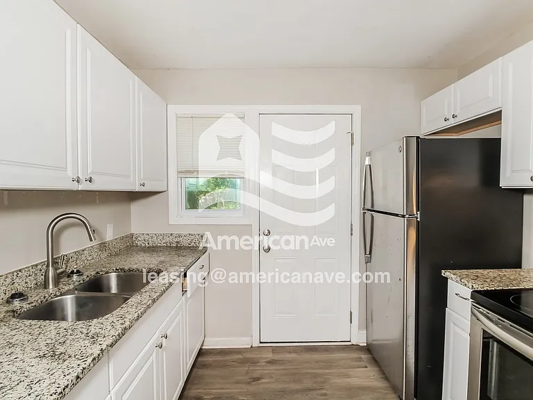 1071921_005_wm_-_kitchen_13152949.jpg