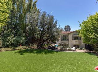 1136 N Doheny Dr, Los Angeles, CA 90069