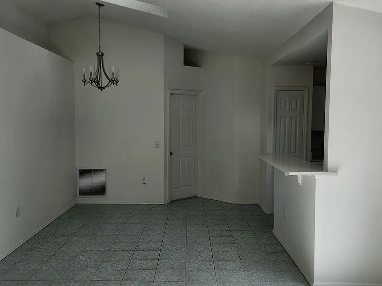 2856 Trenton Ln — Photo 12