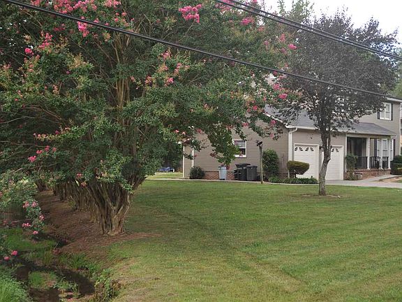 3rd image of 3300 Clearwater Dr NE