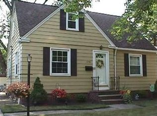 1376 Churchill Rd, Lyndhurst, OH 44124