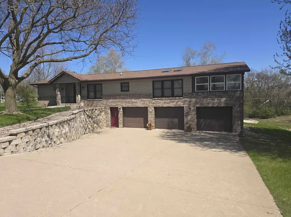 2364 Allan Drive Rd, Decorah, IA 52101