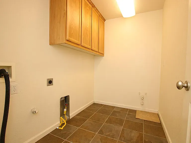 833 Round Hill Dr — Photo 14
