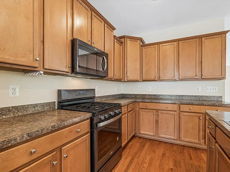 5053 Wesley Sq #1 — Photo 13