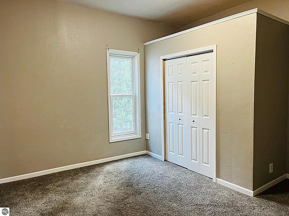 5th image of 405 Howard St