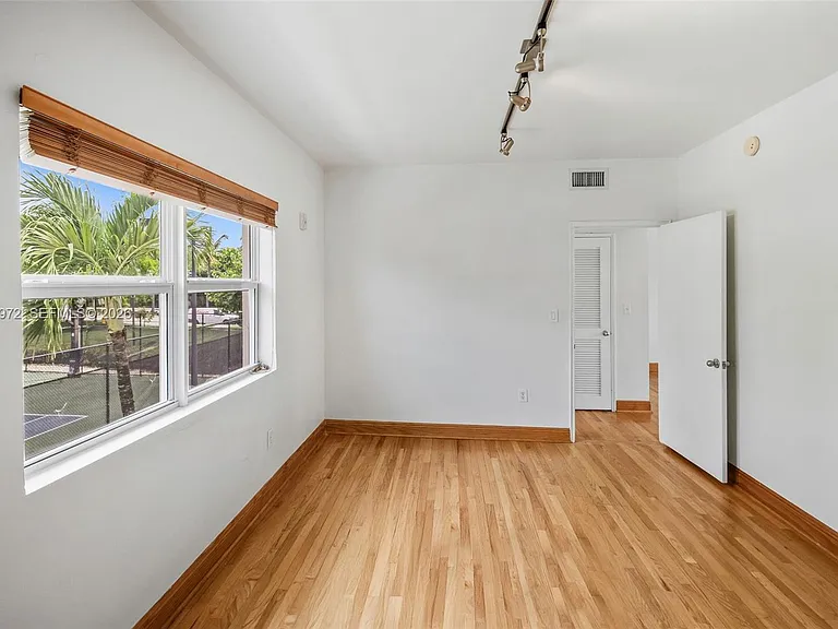 1100 Venetian Way #2B — Photo 15
