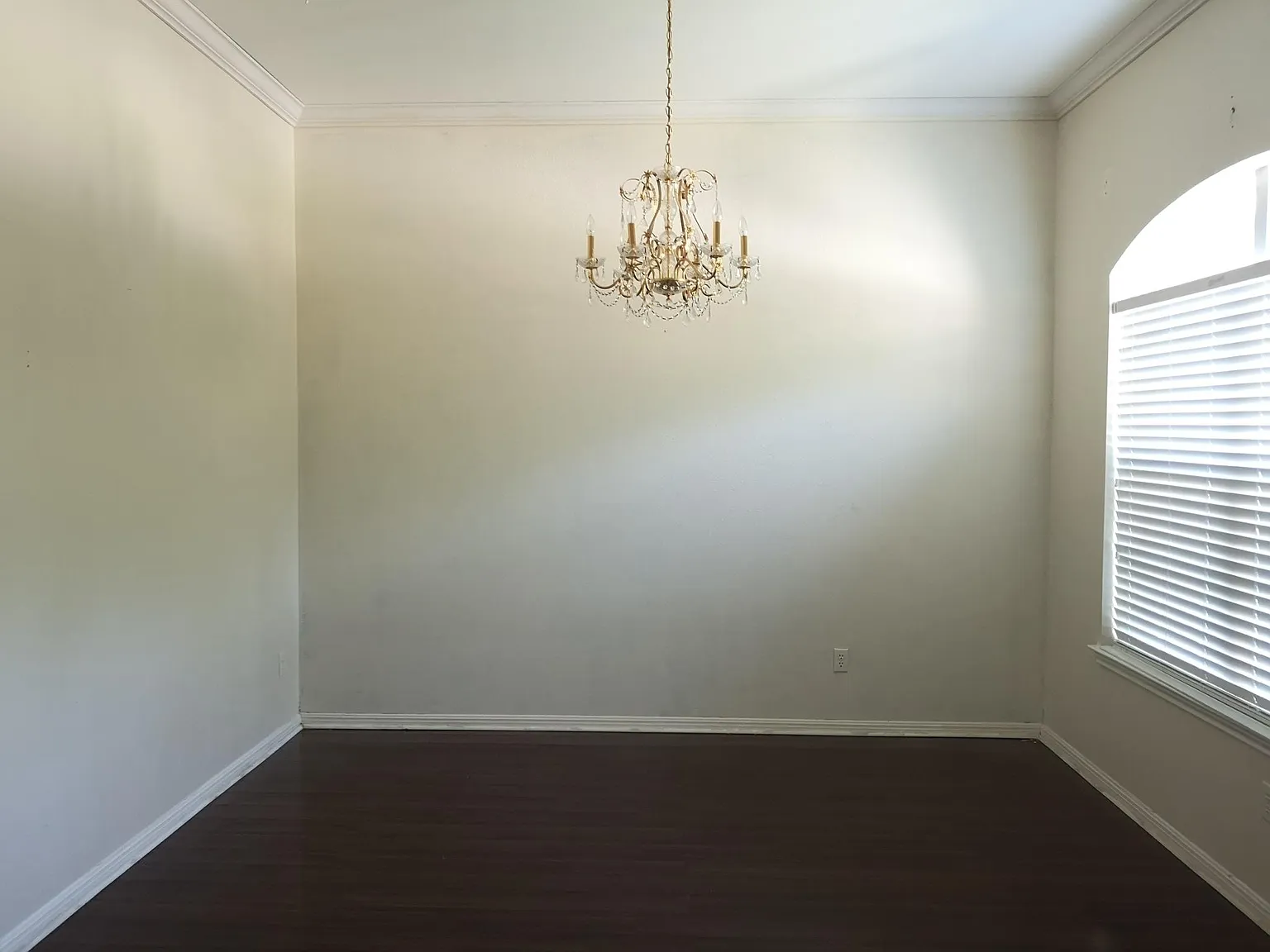 3 bed, 2105 sqft, $2,100 — Photo 4