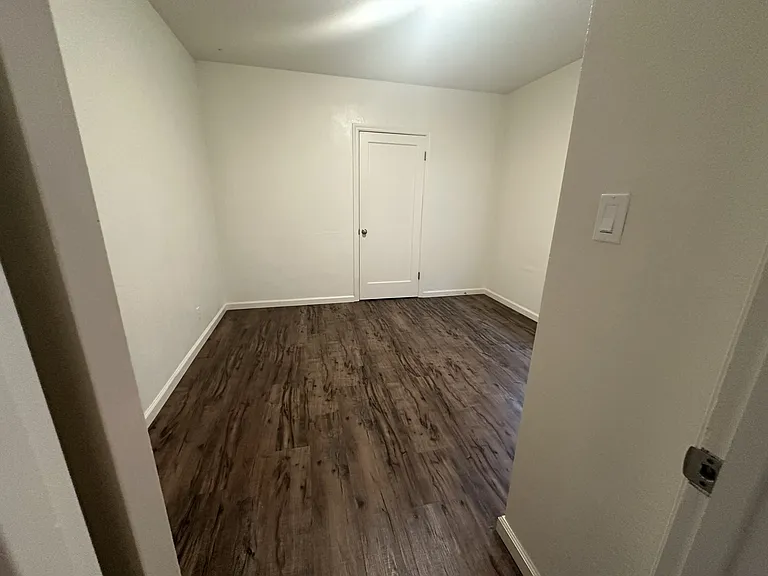 507 Bay St — Photo 15
