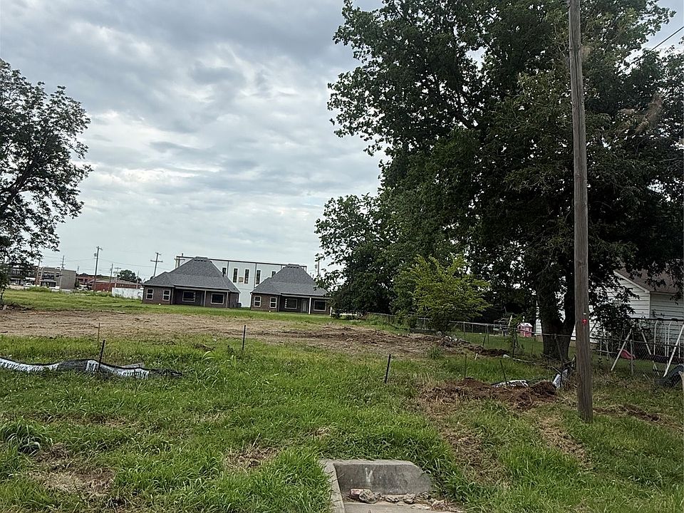 2nd image of 210 W 1st St