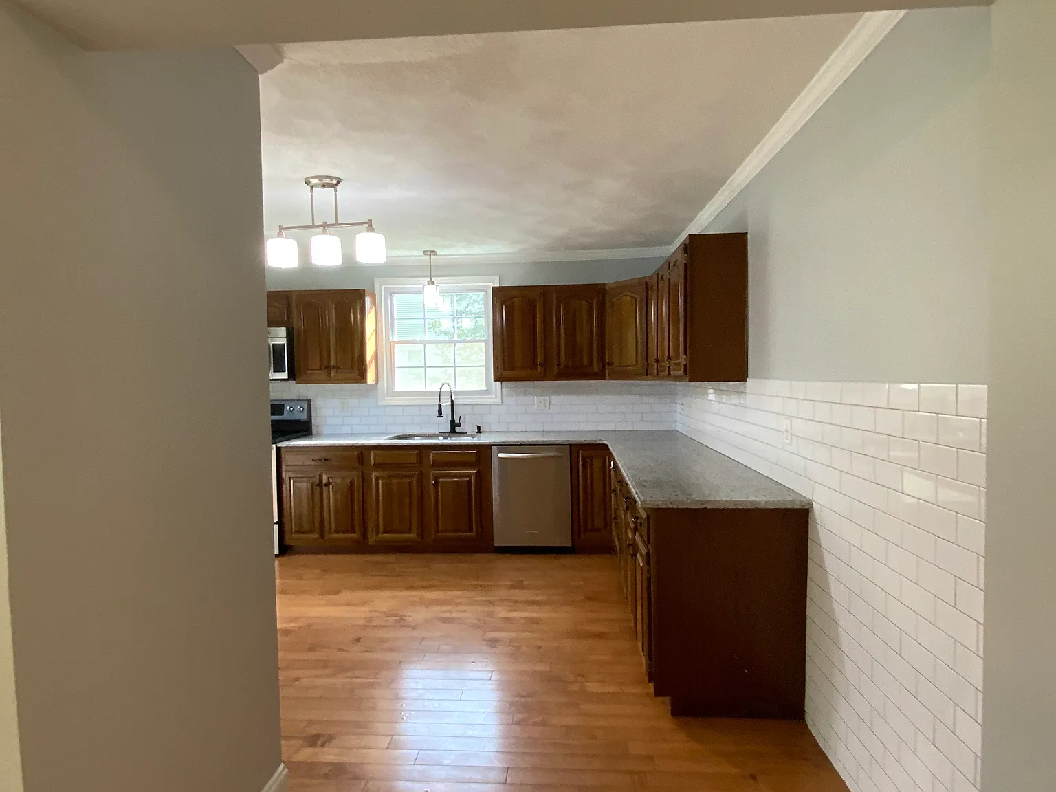 3 bed, 1276 sqft, $2,850 — Photo 4