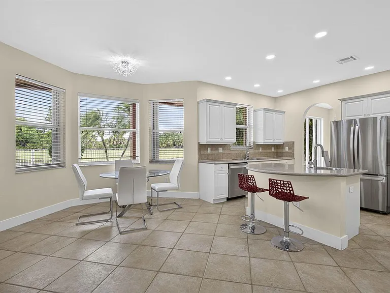 1724 Annandale Cir — Photo 27