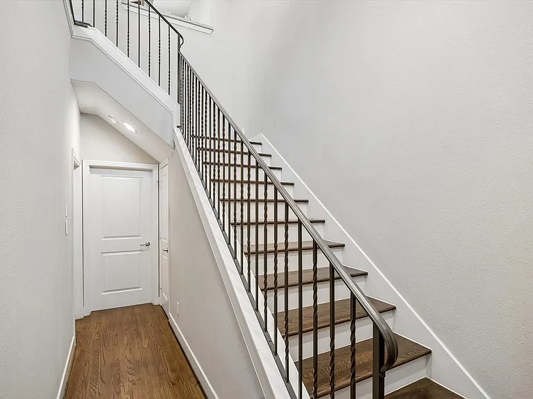 4220 Dickson St — Photo 28