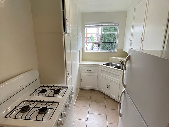 3rd image of 655 N Manhattan Pl APT 1