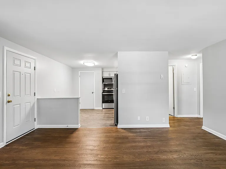 Roberts Park Apartments — Photo 9