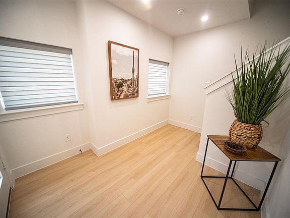 4th image of 240 Urbane Crest Dr