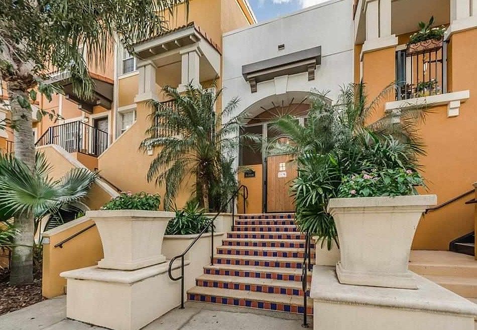 1st image of 100 4th Ave S APT 123