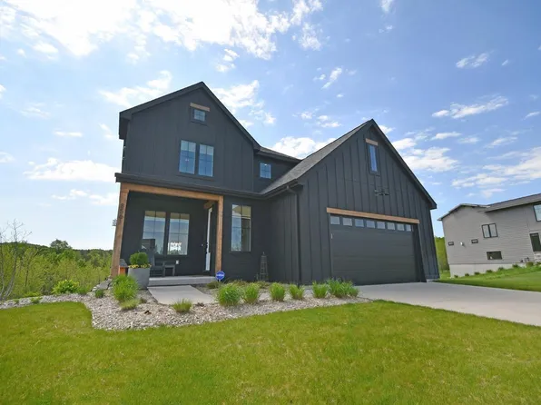 8561 S Olivia Dr, Maple City, MI 49664