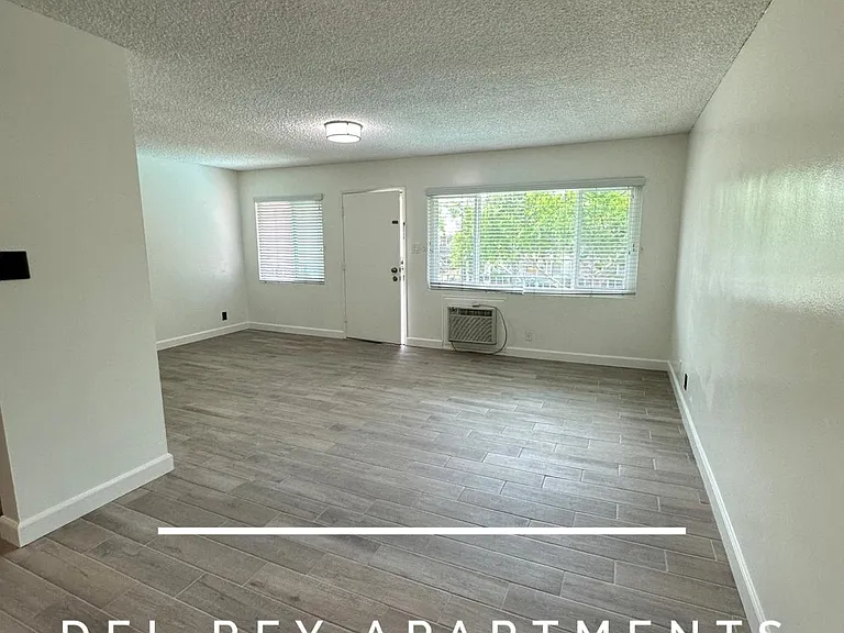 526 S 1st Ave #9 — Photo 13