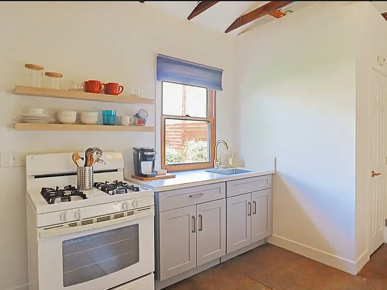 125 E Alvarado St — Photo 33