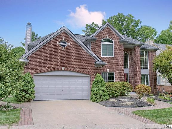 2nd image of 23411 Mission Ln