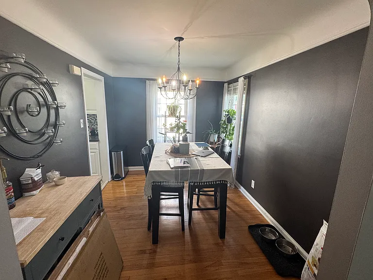 1642 Oxford Rd — Photo 3