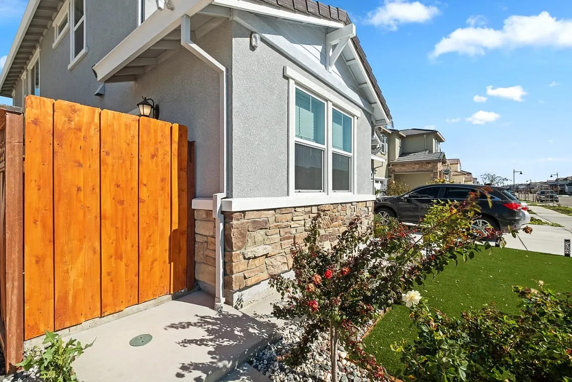 2883 Rabbit Hollow Dr — Photo 1