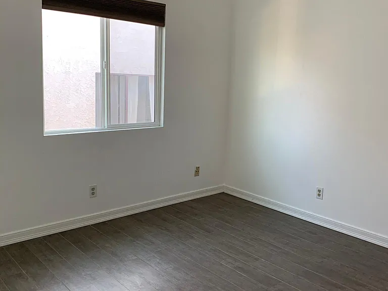 621 N Benton Way #5 — Photo 8