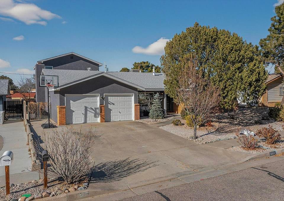 1st image of 8909 La Barranca Ave NE
